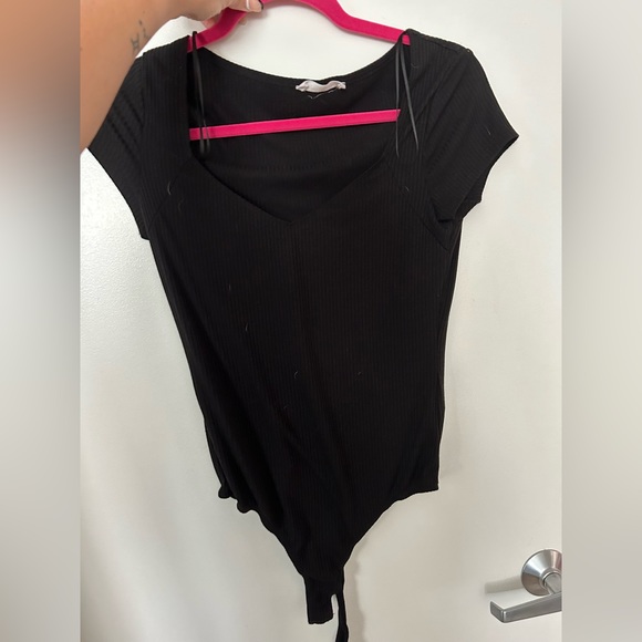 Black (1) & white (1) bodysuit - Picture 5 of 7